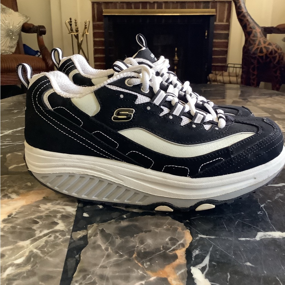 Skechers original shapeups black/white suede low top sneakers size 6